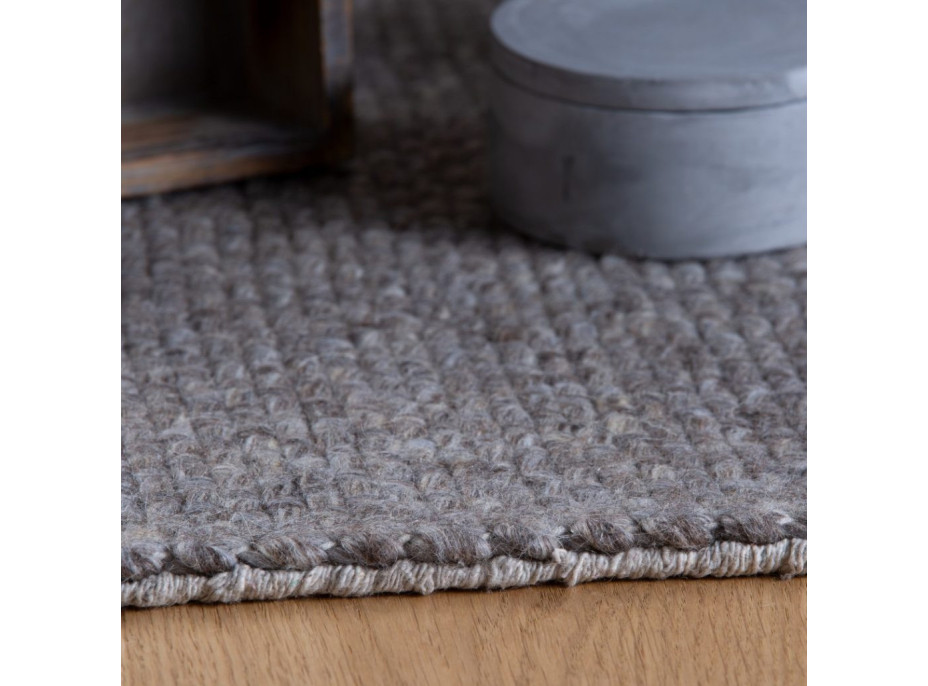 Ručne tkaný kusový koberec Eskil 515 taupe