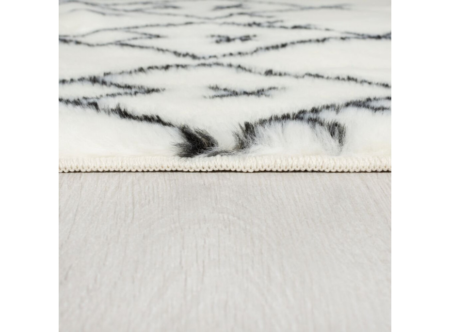 Kusový koberec Furber Adil Fur Berber Ivory/Black