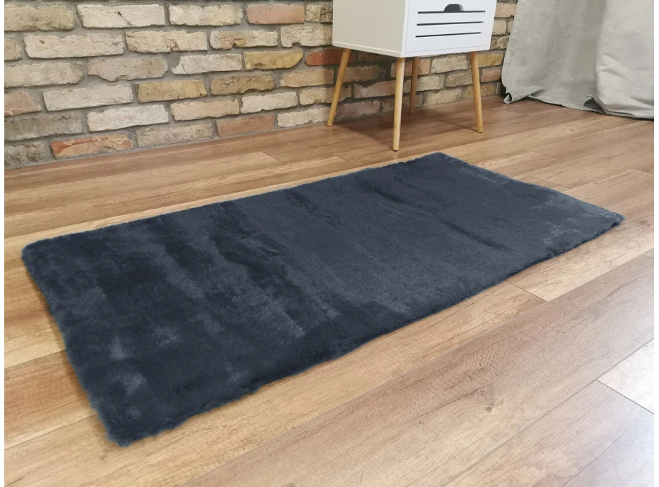 Kusový koberec CHRISTIANIA - tmavomodrý
