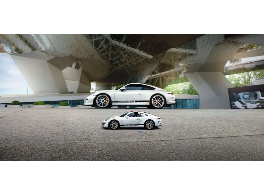 RAVENSBURGER 3D puzzle Porsche 911 R 108 dielikov