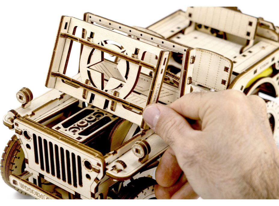 WOODEN CITY 3D puzzle Terénne auto - džíp 4x4, 570 dielikov