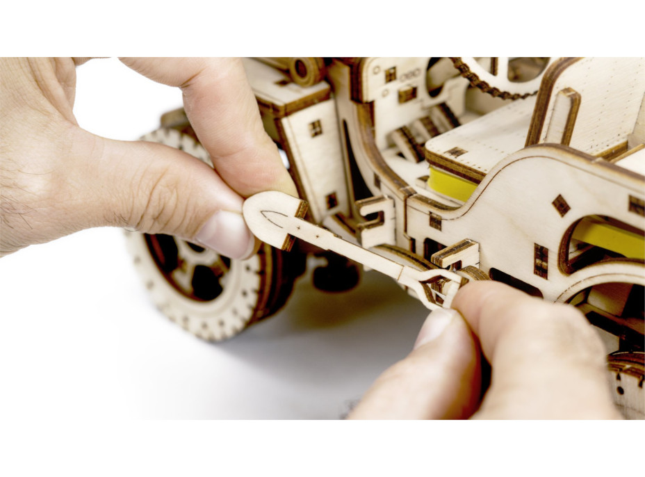 WOODEN CITY 3D puzzle Terénne auto - džíp 4x4, 570 dielikov