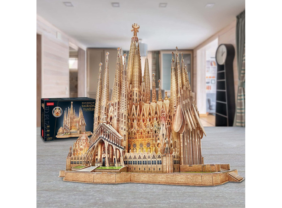 CUBICFUN Svietiace 3D puzzle Sagrada Família 696 dielikov