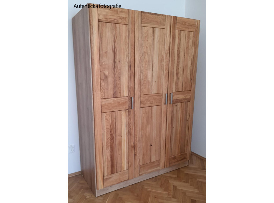 Šatníková skriňa z masívu dub FRED - 3-dverová so zrkadlom