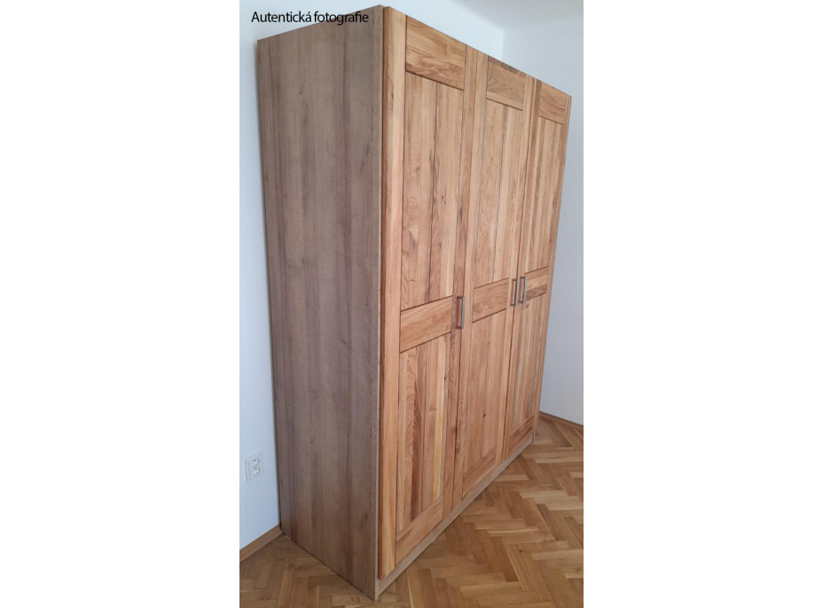 Šatníková skriňa z masívu dub FRED - 3-dverová so zrkadlom